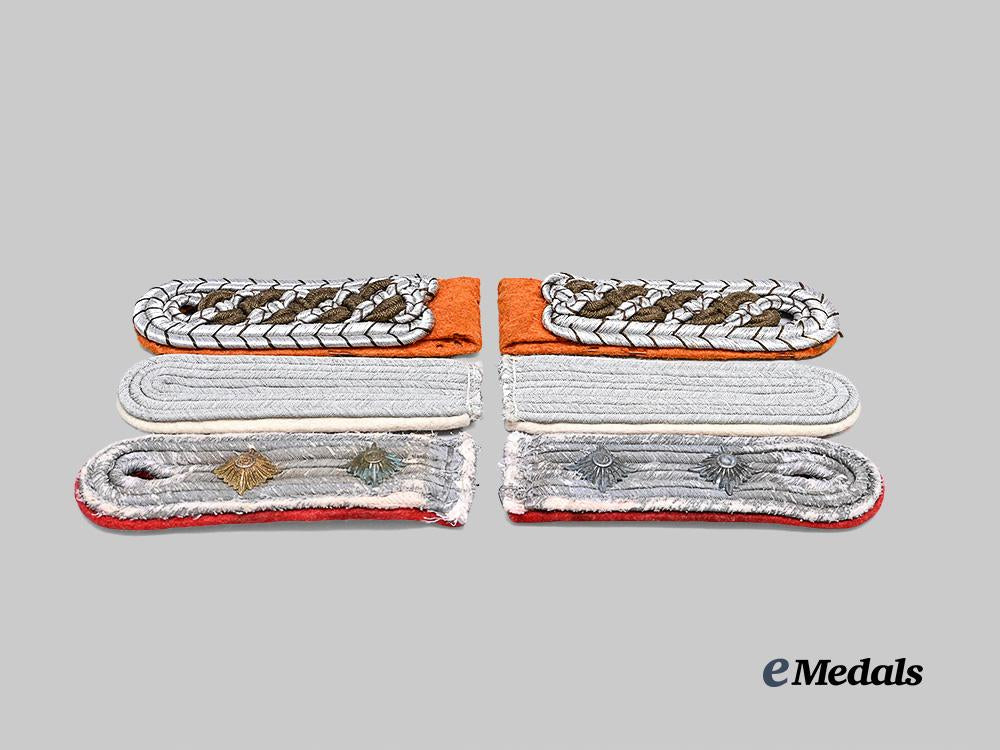 germany,_third_reich._a_mixed_lot_of_shoulder_boards_for_wehrmacht_and_police_personnel_e_medals__g63130_4
