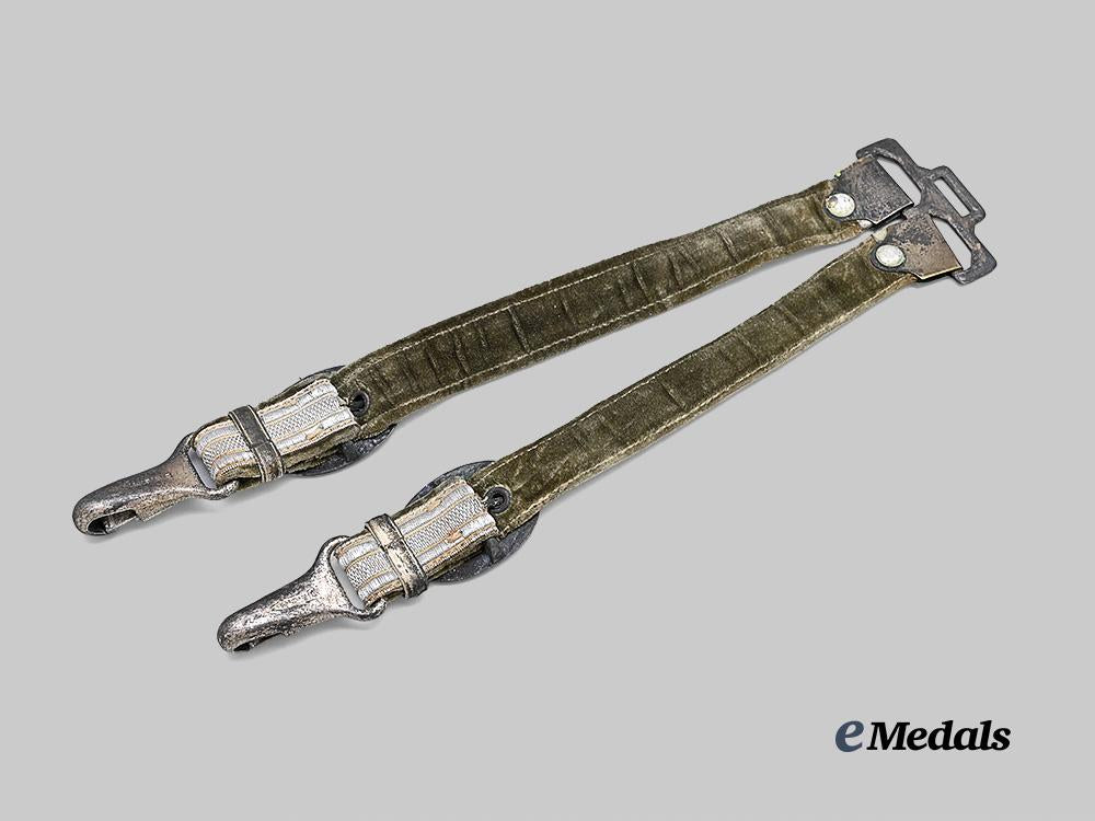 germany,_heer._an_officer’s_dagger_hanger_e_medals__g63131_5