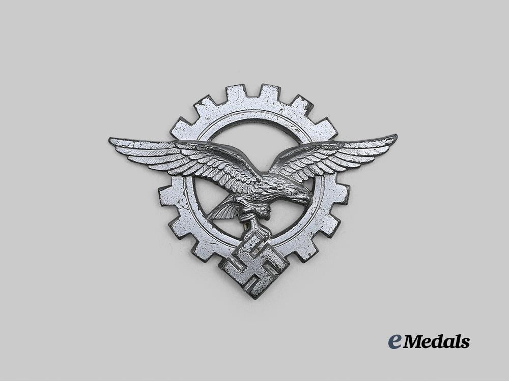 germany,_luftwaffe._a_civilian_technician_cap_insignia_e_medals__g63136_2