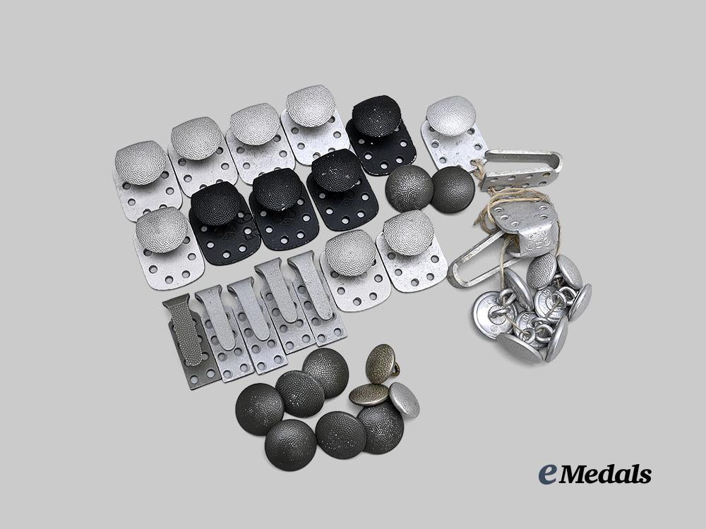 germany,_third_reich._a_mixed_lot_of_buttons_and_belt_hooks_for_wehrmacht_and_s_s_personnel_e_medals__g63141_2