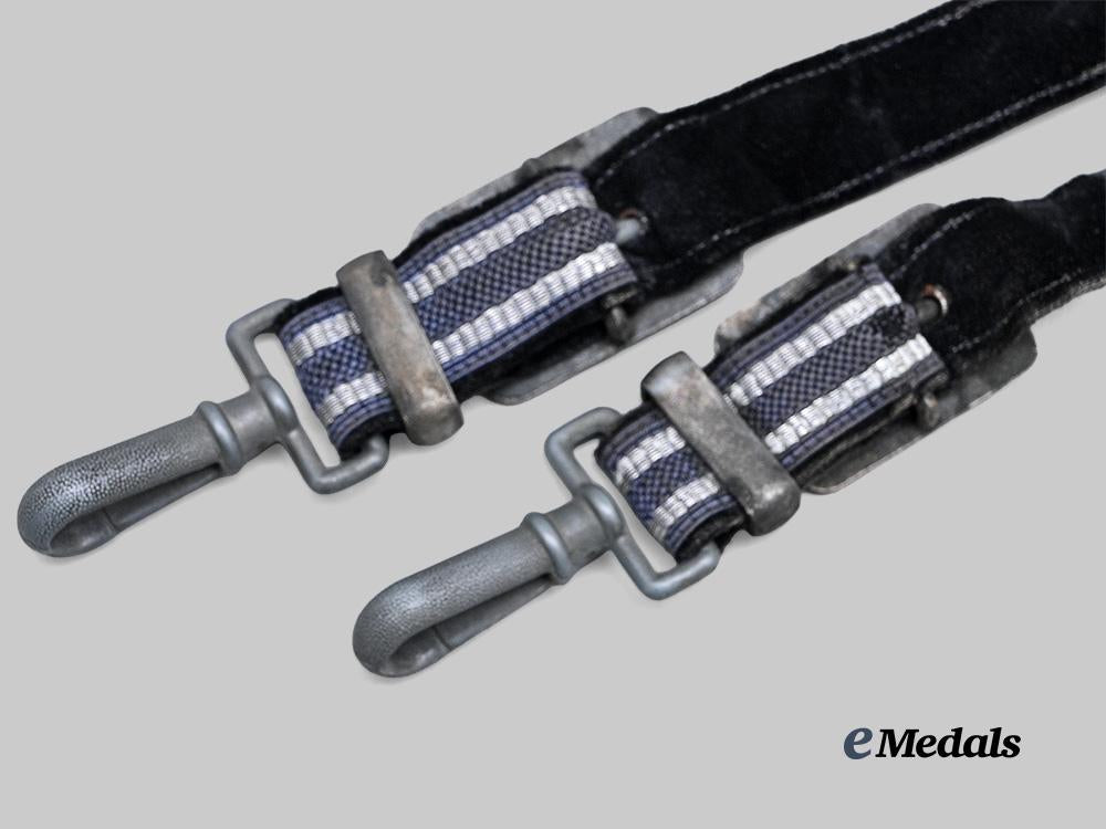 germany,_luftwaffe._an_officer’s_dagger_hanger_e_medals__g63142_6