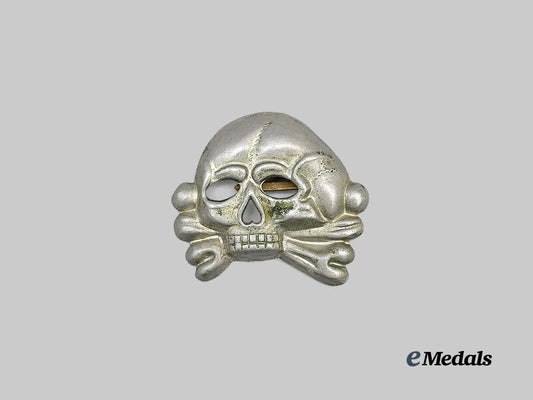 germany,_s_s._a_first_pattern_totenkopf_visor_cap_insignia_e_medals__g63169_2
