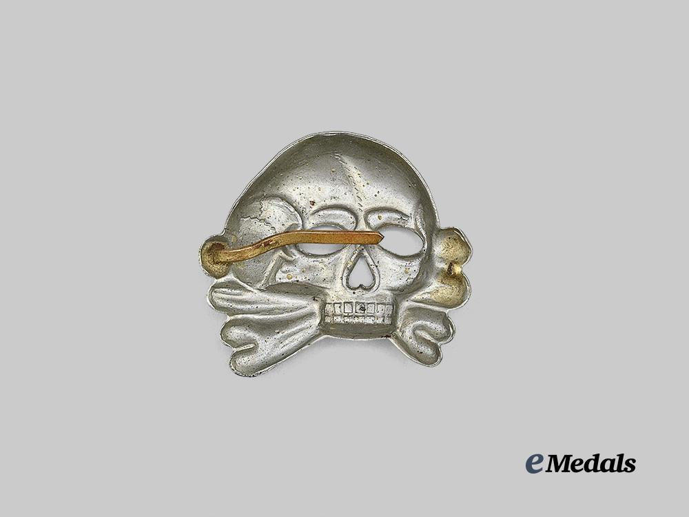 germany,_s_s._a_first_pattern_totenkopf_visor_cap_insignia_e_medals__g63169_3