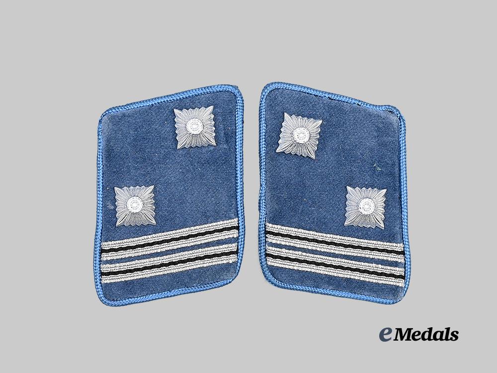 germany,_s_a._a_set_of_haupttruppführer_collar_tabs_e_medals__g63171_2