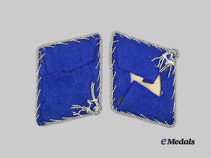 germany,_luftwaffe._a_set_of_medical_personnel_hauptmann_collar_tabs_e_medals__g63179_3
