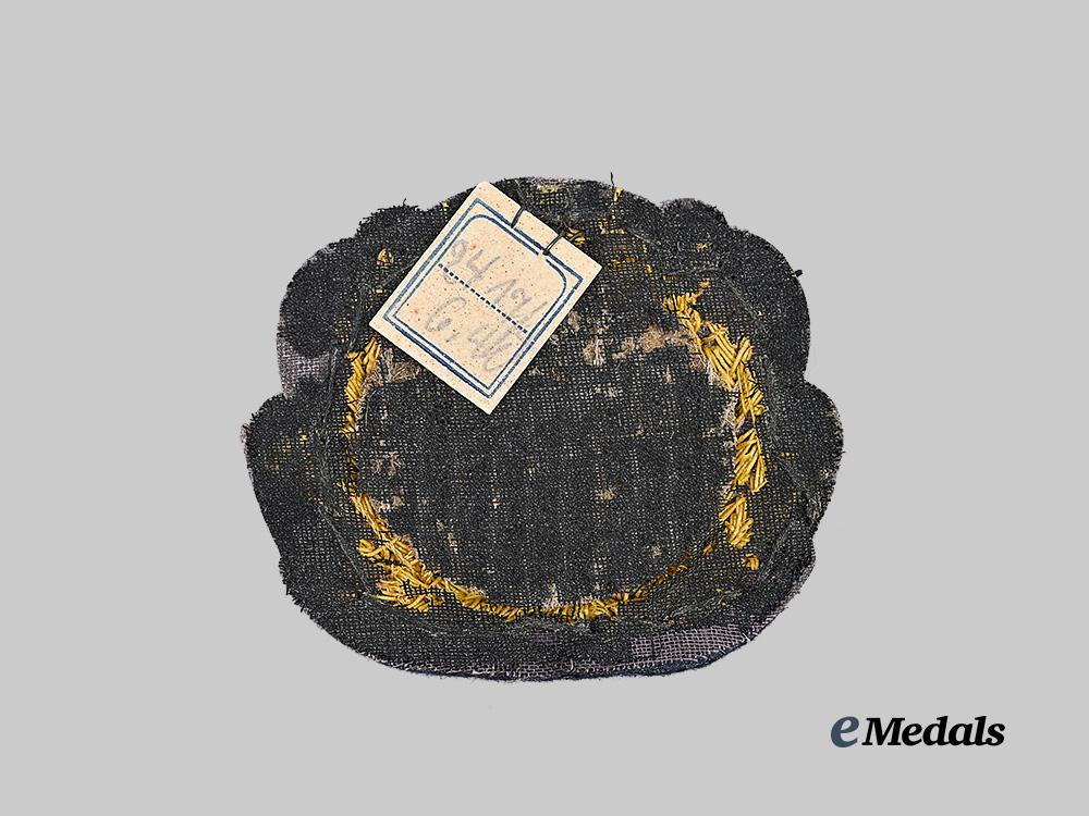 germany,_kriegsmarine._a_mint_officer’s_visor_cap_cockade_e_medals__g63185_3
