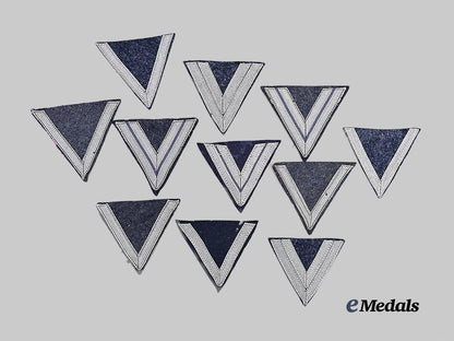 germany,_luftwaffe._a_lot_of_sleeve_insignia_for_gefreiter_and_obergefreiter_ranks_e_medals__g63186_4