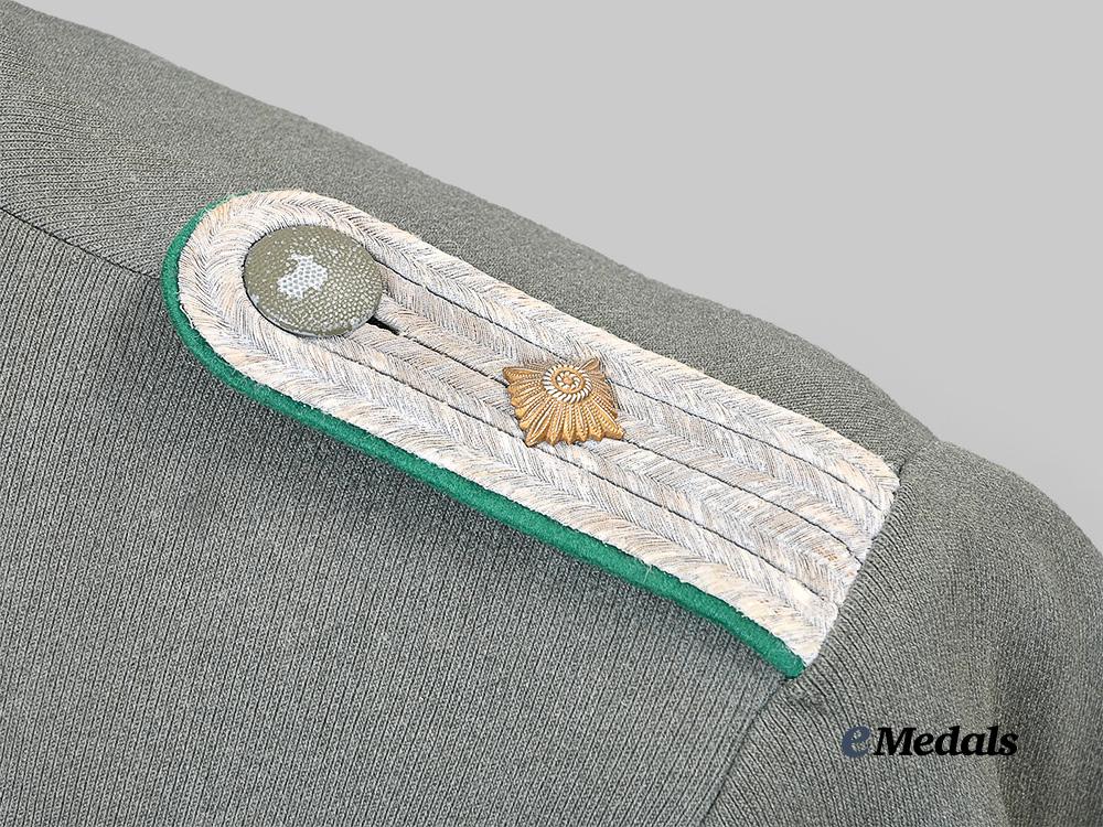 germany,_heer._a_service_tunic_for_a_decorated_jäger_oberleutnant_e_medals__g63223_12