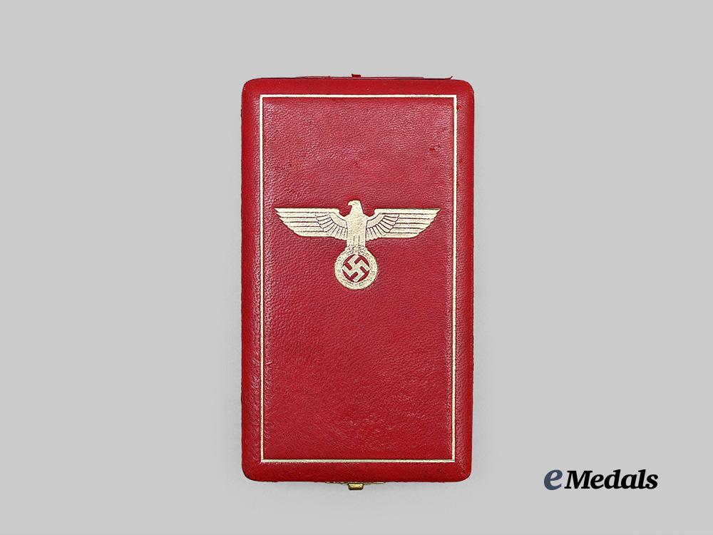 germany,_third_reich._a_rare_order_of_the_german_eagle,_i_i_i_class_merit_cross_with_swords_and_case,_type1_e_medals__g63238_2