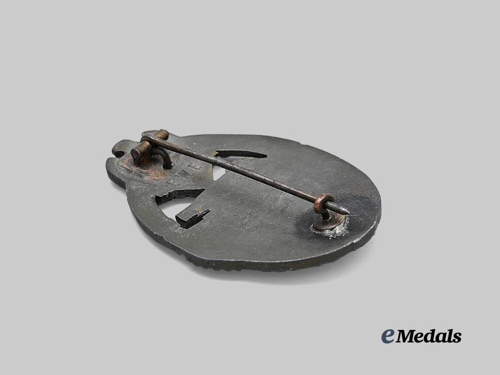 germany,_wehrmacht._a_panzer_assault_badge,_bronze_grade,_refurbished_example_by_edelmetallwerke_list&_hertl_e_medals__g63259_4
