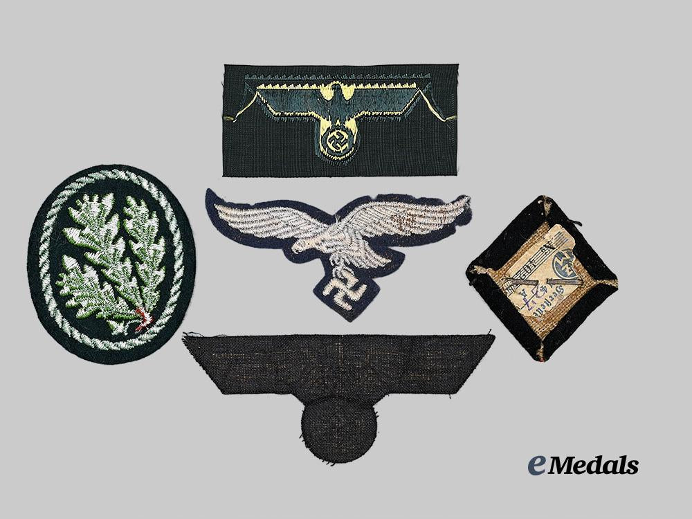 germany,_wehrmacht._a_mixed_lot_of_cloth_insignia_e_medals__g63295_3