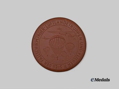 germany,_luftwaffe._a1941_battle_of_crete_fallschirmjäger_commemorative_medallion,_by_meissen_porcelain_e_medals__g63296_2