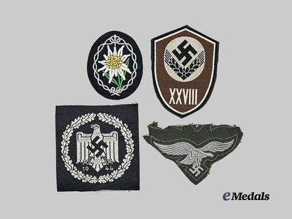 germany,_third_reich._a_mixed_lot_of_cloth_insignia_for_military,_labour,_and_sports_service_e_medals__g63298_2