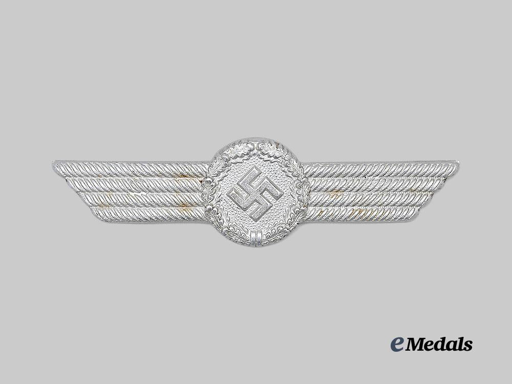 germany,_luftwaffe._a_civilian_personnel_cap_insignia_e_medals__g63308_2