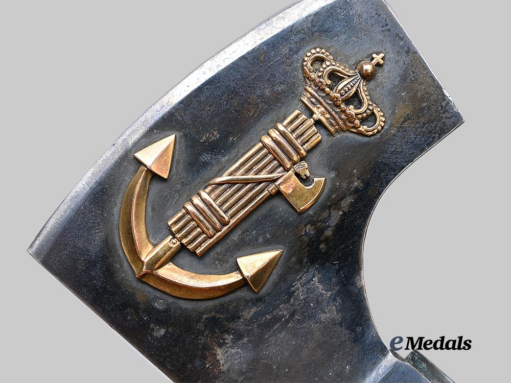 italy,_kingdom._a_rare_and_superb_commemorative_fasces_to_the_duke_of_genoa_from_the_crew_of_the_cruiser_fiume_e_medals__g63314_20