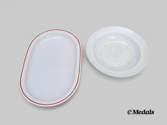 germany,_d_a_f._a_pair_of_mess_hall_serving_bowls_e_medals__g63324_2