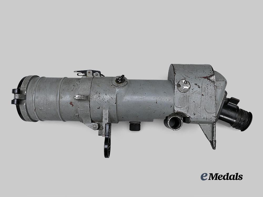 germany,_kriegsmarine._a_deck_gun_binocular,_by_optische_präzisions-_werke_g.m.b._h.,_c.1944_e_medals__g63329_2