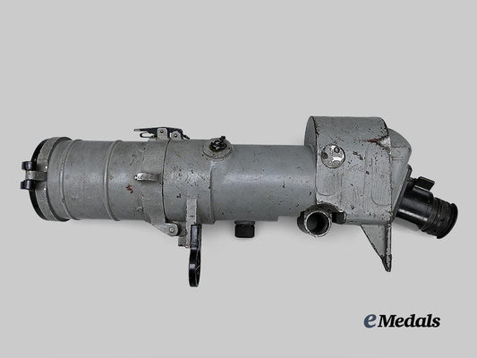 germany,_kriegsmarine._a_deck_gun_binocular,_by_optische_präzisions-_werke_g.m.b._h.,_c.1944_e_medals__g63329_2