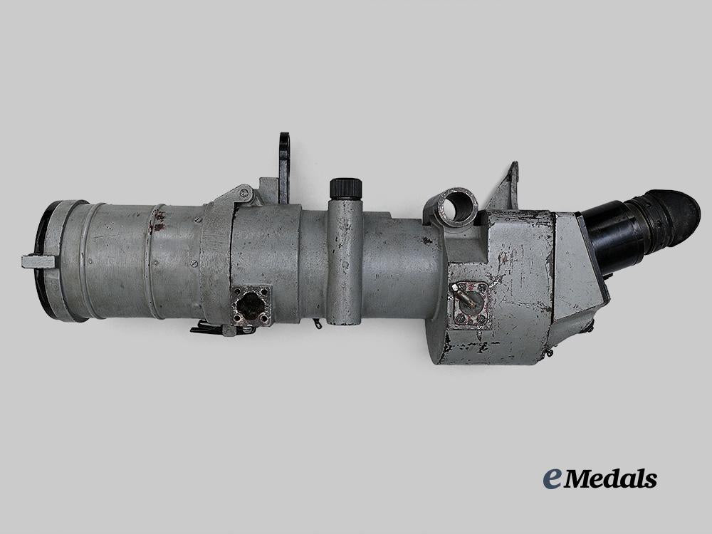 germany,_kriegsmarine._a_deck_gun_binocular,_by_optische_präzisions-_werke_g.m.b._h.,_c.1944_e_medals__g63329_5