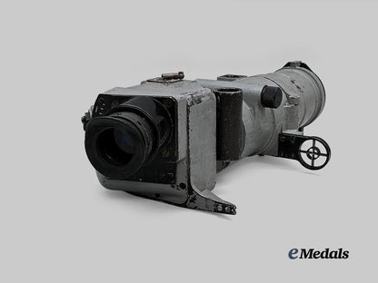 germany,_kriegsmarine._a_deck_gun_binocular,_by_optische_präzisions-_werke_g.m.b._h.,_c.1944_e_medals__g63329_6