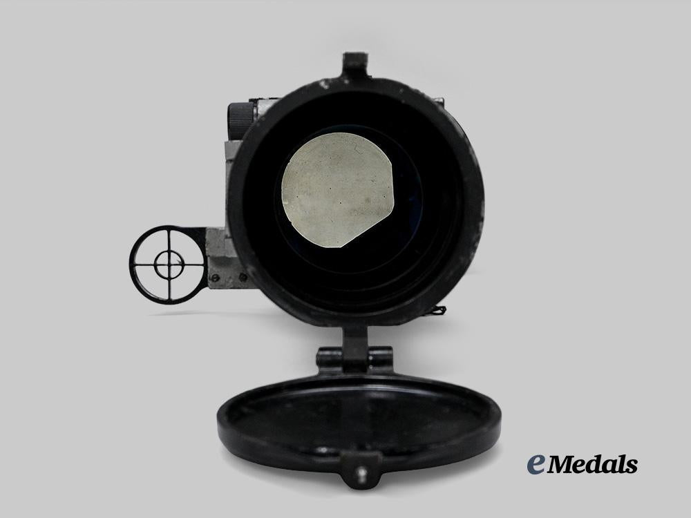 germany,_kriegsmarine._a_deck_gun_binocular,_by_optische_präzisions-_werke_g.m.b._h.,_c.1944_e_medals__g63329_7