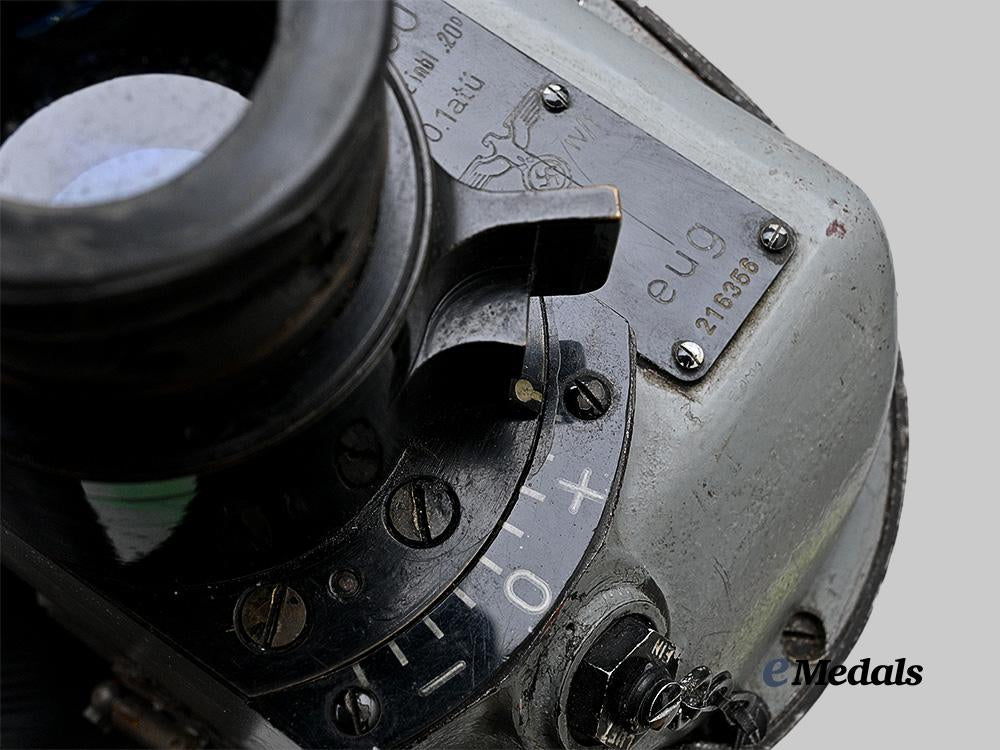 germany,_kriegsmarine._a_deck_gun_binocular,_by_optische_präzisions-_werke_g.m.b._h.,_c.1944_e_medals__g63329_9