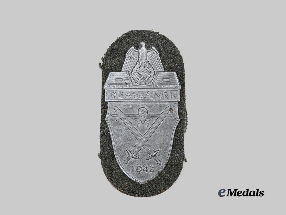 germany,_heer._a_demjansk_shield,_unknown_maker_variant_e_medals__g63331_2