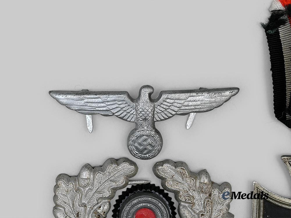 germany,_heer._a1939_iron_cross_i_i_class,_with_visor_cap_insignia_e_medals__g63336_4