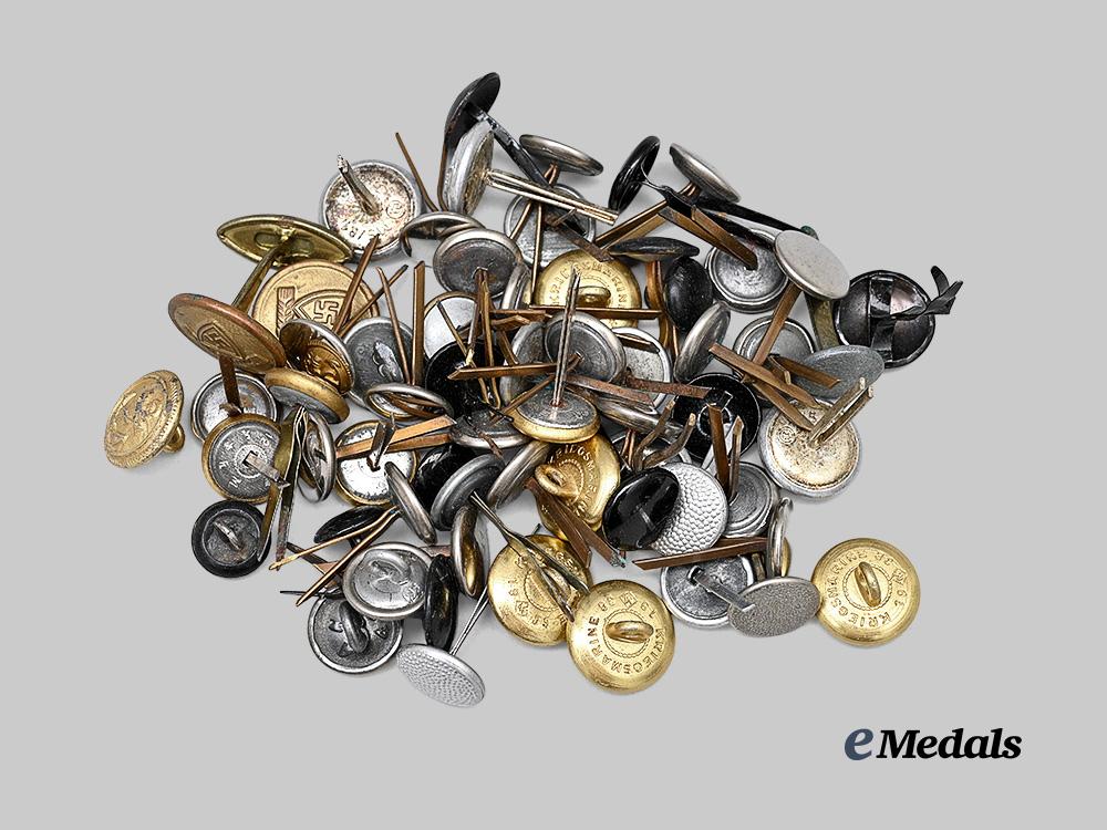 germany,_third_reich._a_mixed_lot_of_cap_buttons,_military_and_paramilitary_issue_e_medals__g63384_2