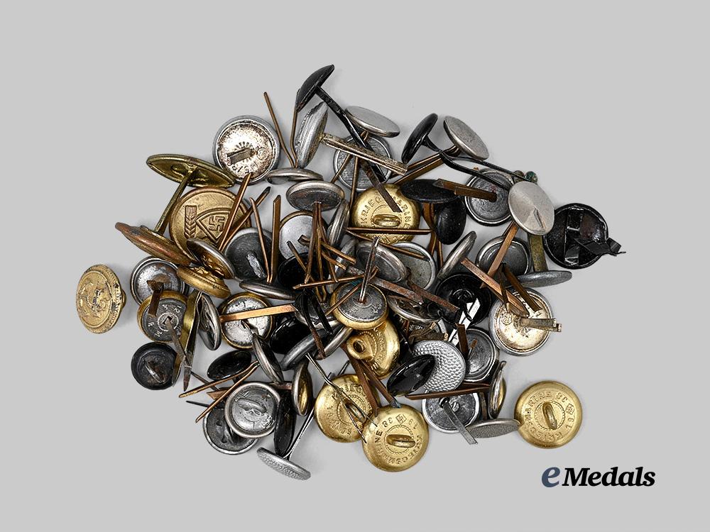germany,_third_reich._a_mixed_lot_of_cap_buttons,_military_and_paramilitary_issue_e_medals__g63384_3