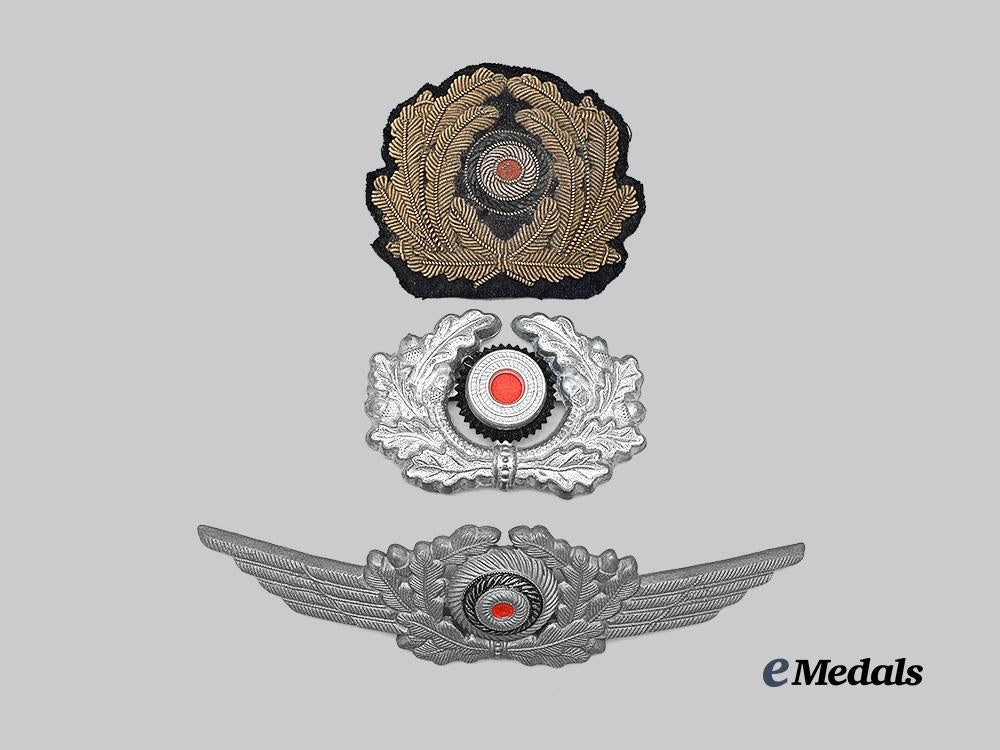 germany,_wehrmacht._a_lot_of_visor_cap_cockades,_all_branches_e_medals__g63390_2