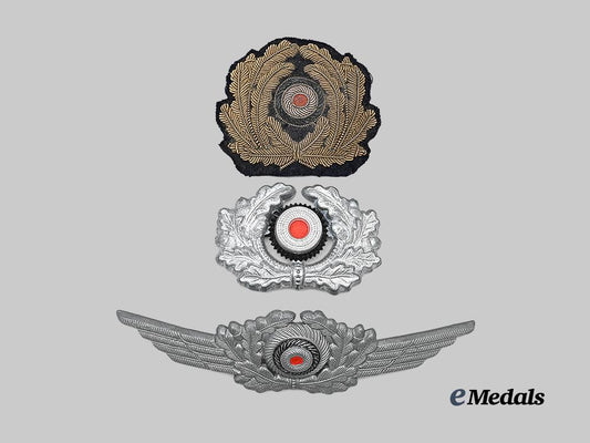 germany,_wehrmacht._a_lot_of_visor_cap_cockades,_all_branches_e_medals__g63390_2