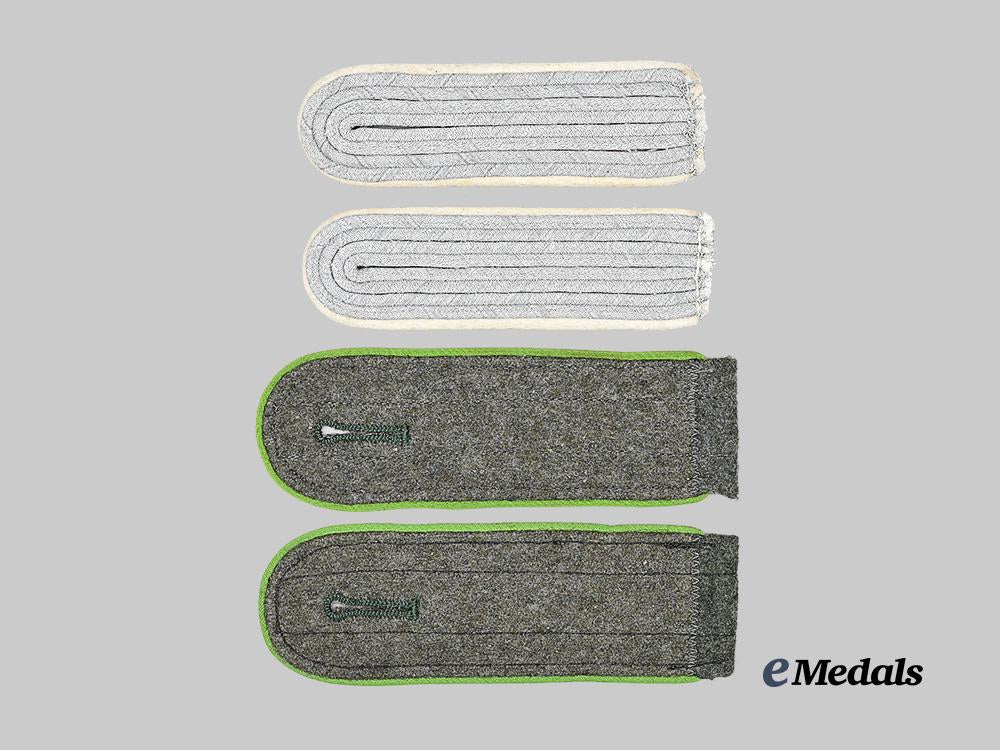 germany,_heer._a_lot_of_shoulder_boards,_enlisted_and_officer_ranks,_infantry_and_panzergrenadier_issue_e_medals__g63397_2