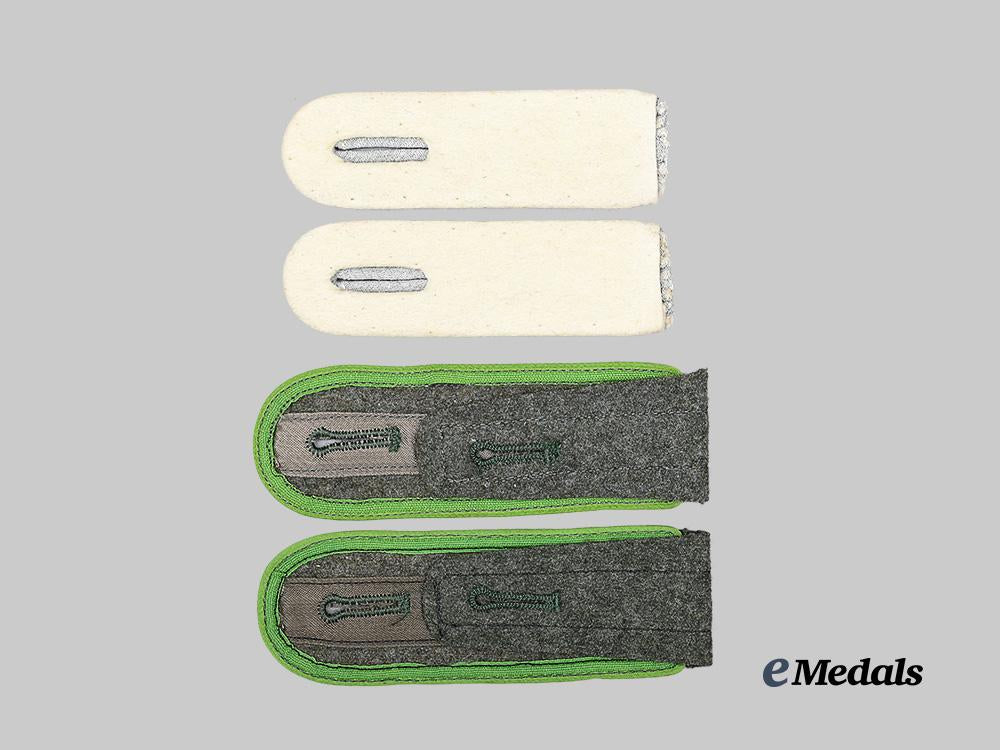 germany,_heer._a_lot_of_shoulder_boards,_enlisted_and_officer_ranks,_infantry_and_panzergrenadier_issue_e_medals__g63397_3