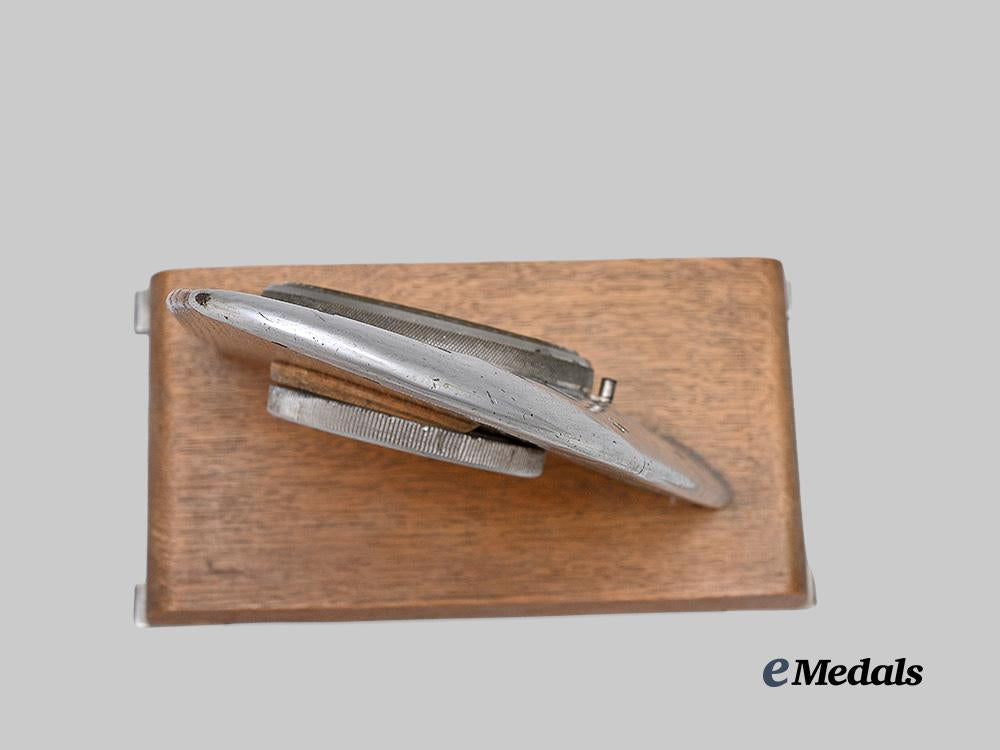 germany,_luftwaffe._a_trench_art_propeller_cockpit_clock,_by_kienzle_e_medals__g63400_5