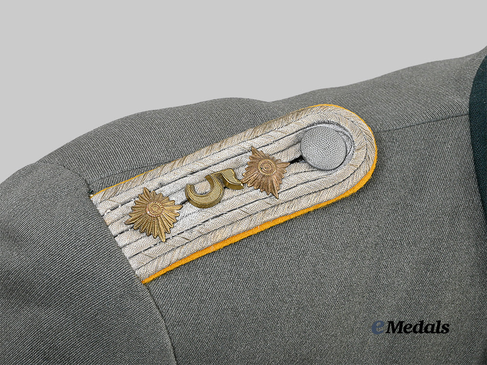 germany,_heer._a_service_tunic_for_a_decorated_hauptmann_of_kavallerie-_regiment5_e_medals__g63402_10