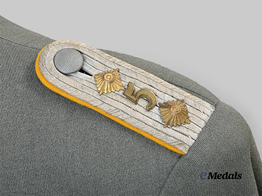 germany,_heer._a_service_tunic_for_a_decorated_hauptmann_of_kavallerie-_regiment5_e_medals__g63402_11