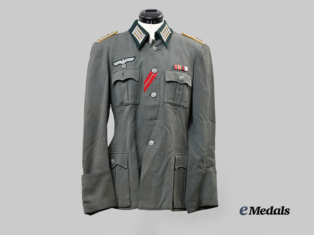 germany,_heer._a_service_tunic_for_a_decorated_hauptmann_of_kavallerie-_regiment5_e_medals__g63402_2