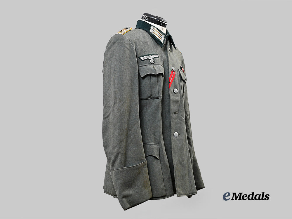 germany,_heer._a_service_tunic_for_a_decorated_hauptmann_of_kavallerie-_regiment5_e_medals__g63402_3
