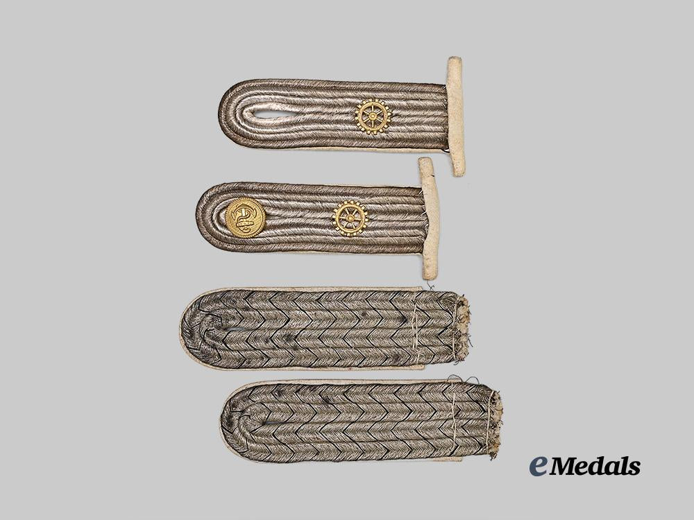 germany,_imperial;_kriegsmarine._a_mixed_lot_of_shoulder_boards_for_officer_ranks_e_medals__g63415_2