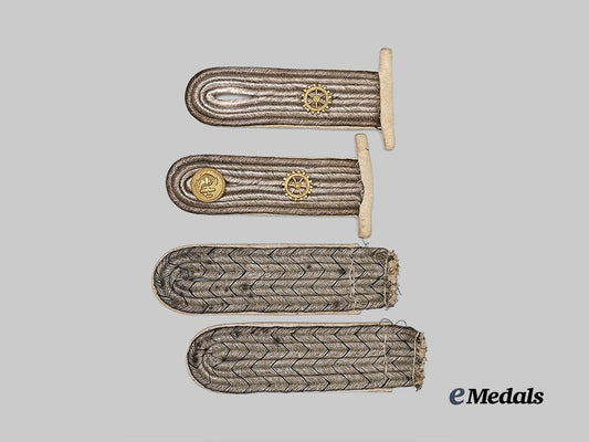 germany,_imperial;_kriegsmarine._a_mixed_lot_of_shoulder_boards_for_officer_ranks_e_medals__g63415_2