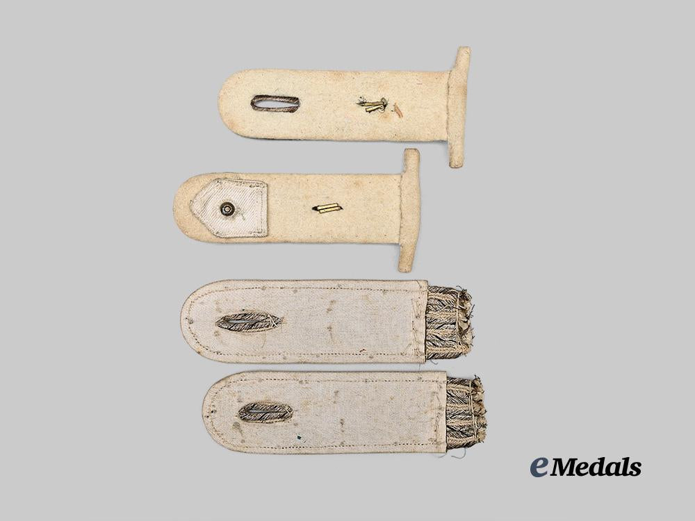 germany,_imperial;_kriegsmarine._a_mixed_lot_of_shoulder_boards_for_officer_ranks_e_medals__g63415_3