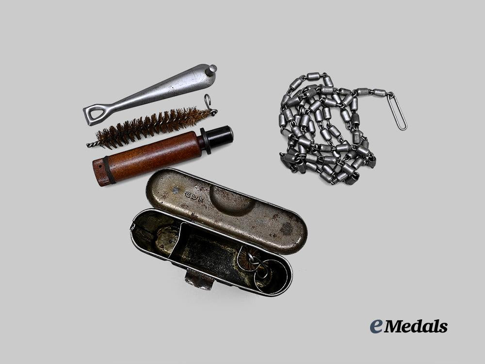 germany,_wehrmacht._a_k98_rifle_cleaning_kit,_by_gustav_appel_maschinenfabrik_e_medals__g63419_4