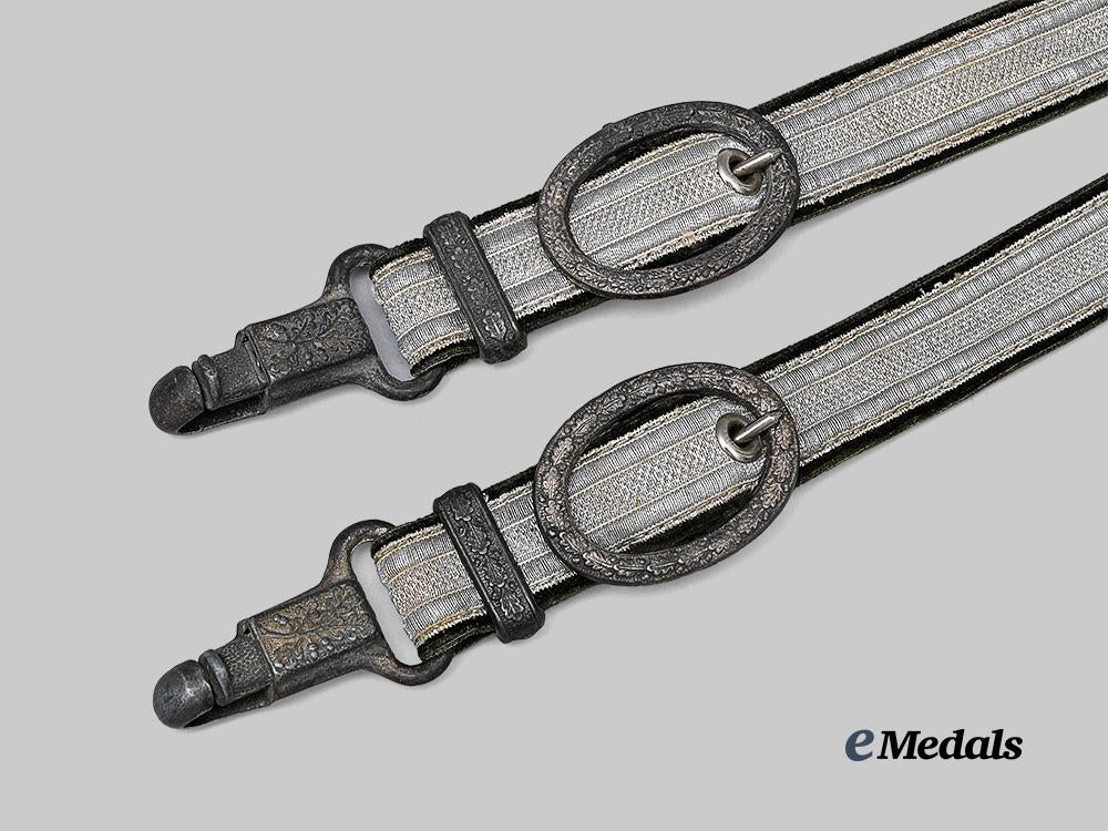germany,_heer._an_officer’s_dagger_hanger_e_medals__g63421_3