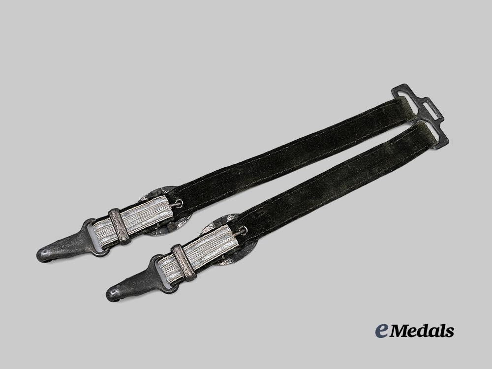germany,_heer._an_officer’s_dagger_hanger_e_medals__g63421_5