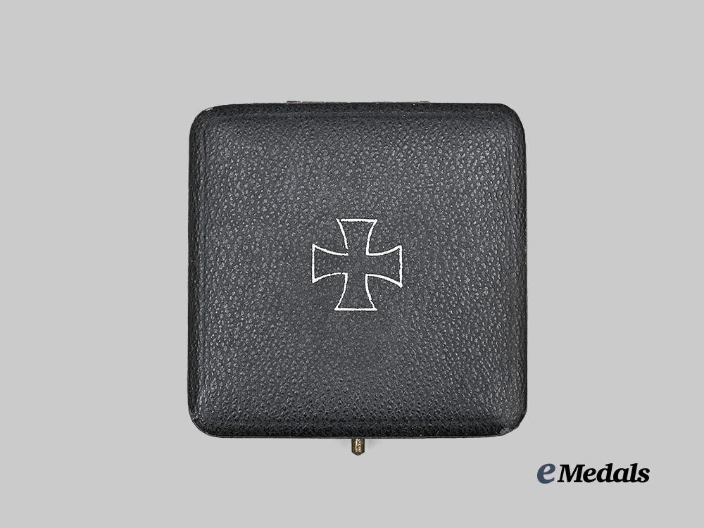 germany,_wehrmacht._a1939_iron_cross_i_class,_with_case,_by_paul_meybauer_e_medals__g63434_2
