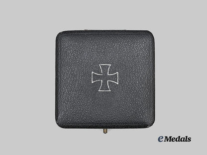 germany,_wehrmacht._a1939_iron_cross_i_class,_with_case,_by_paul_meybauer_e_medals__g63434_2