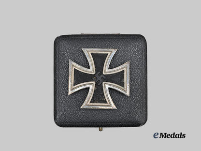 germany,_wehrmacht._a1939_iron_cross_i_class,_with_case,_by_paul_meybauer_e_medals__g63434_4