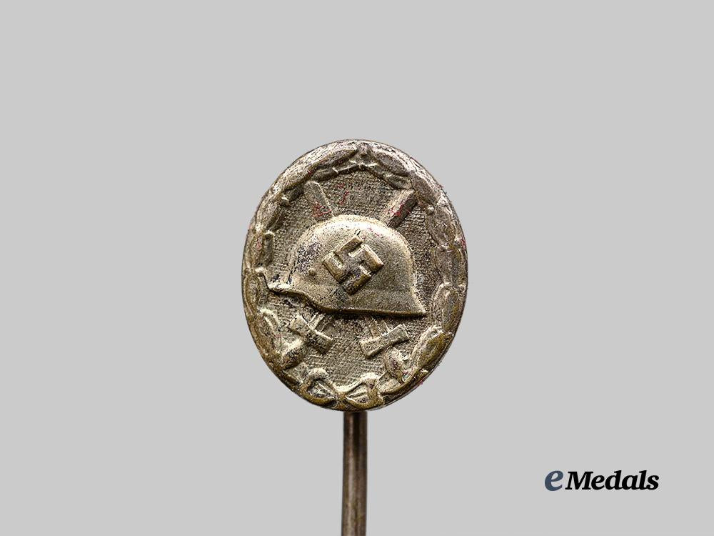 germany,_wehrmacht._a_silver_grade_wound_badge,_with_case_and_stick_pin_miniature,_by_wilhelm_deumer_e_medals__g63439_10