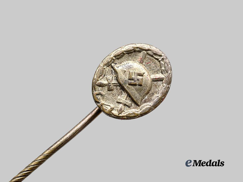 germany,_wehrmacht._a_silver_grade_wound_badge,_with_case_and_stick_pin_miniature,_by_wilhelm_deumer_e_medals__g63439_11